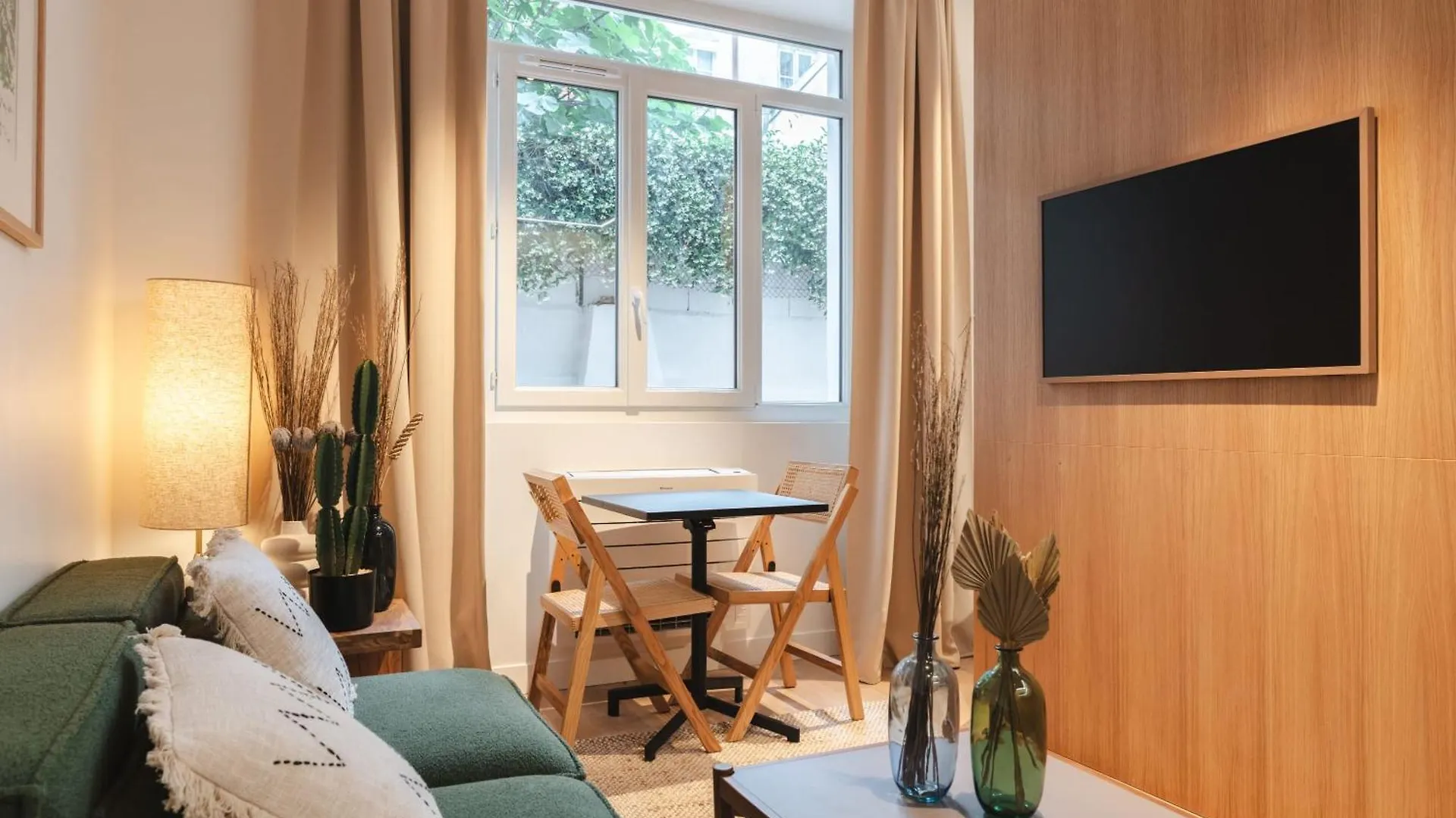 Apartment Center Of Paris With Terrace By Studio Prestige فرنسا