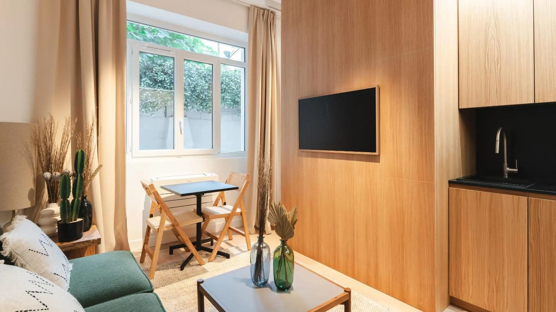 Apartment Center Of Paris With Terrace By Studio Prestige