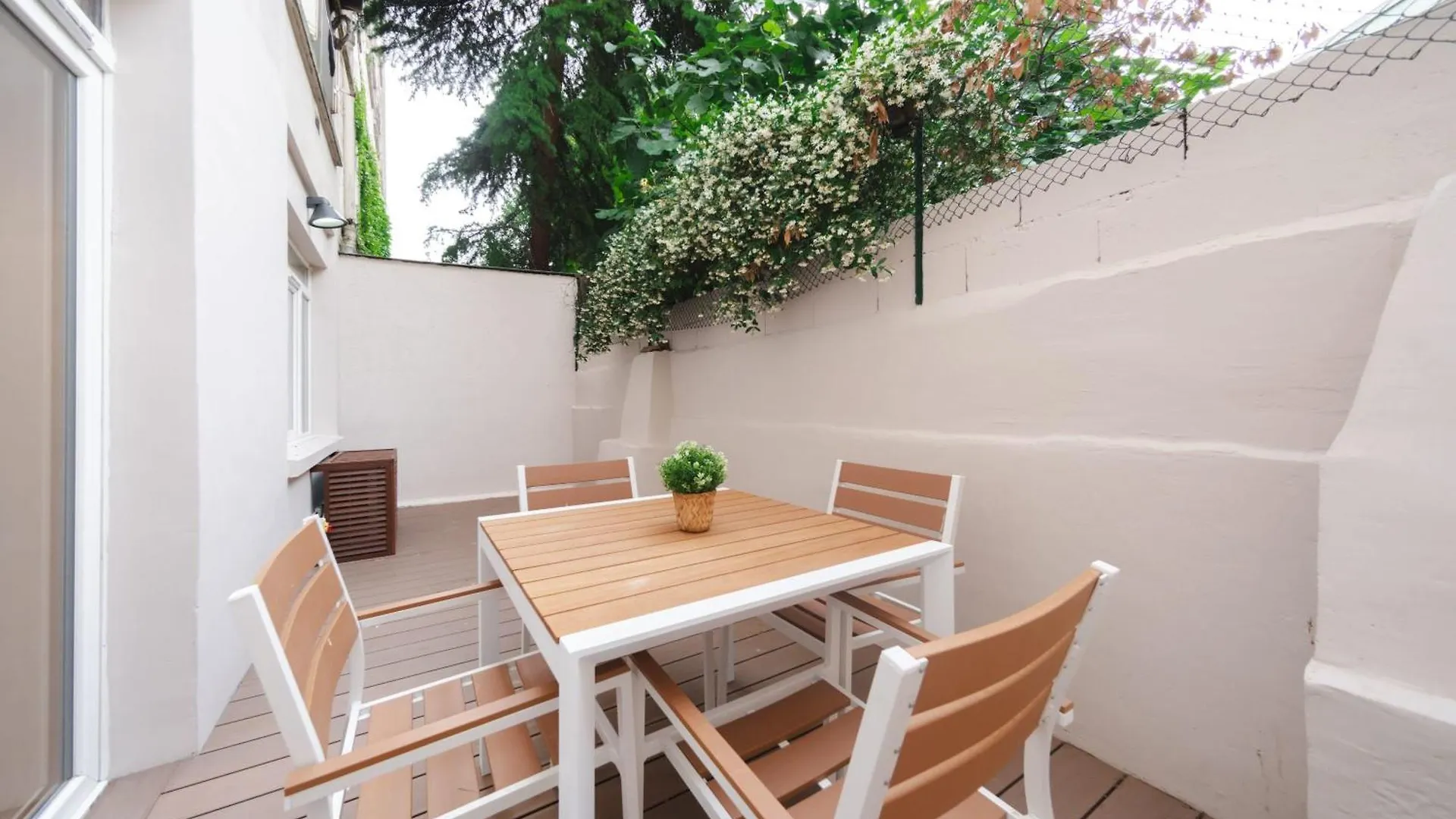 Apartment Center Of Paris With Terrace By Studio Prestige